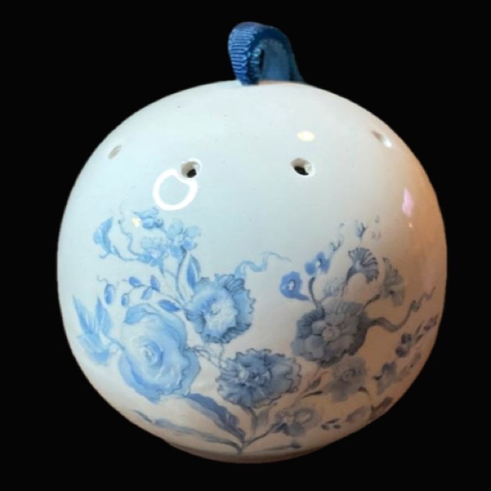 Vintage Floral Ceramic Hanging Potpourri Diffuser Ball
